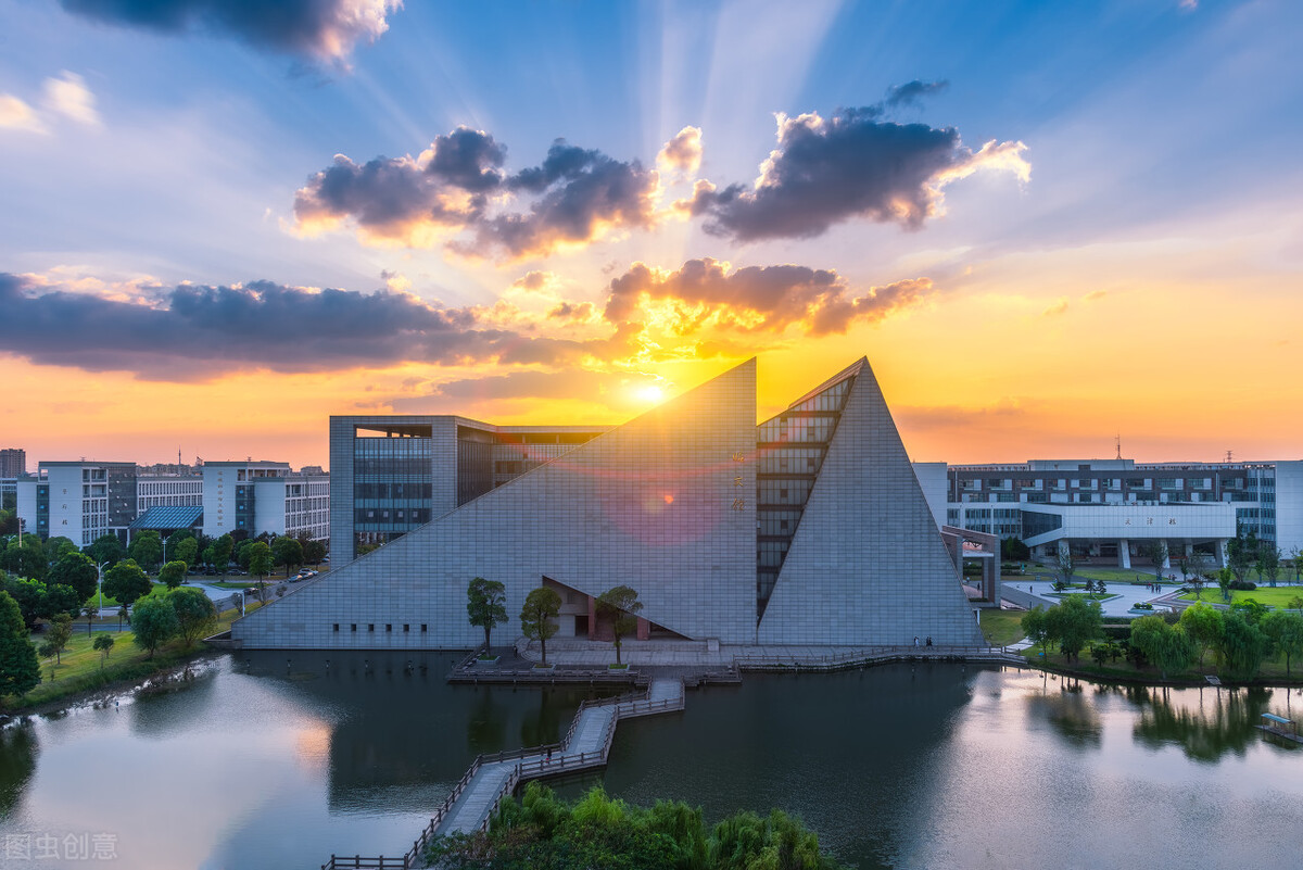 江苏省招收师范类专业的非师院校（下）