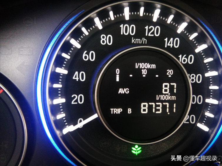 新車一年跑不到8千公里，還按公里數保養嗎？行家：別浪費錢了