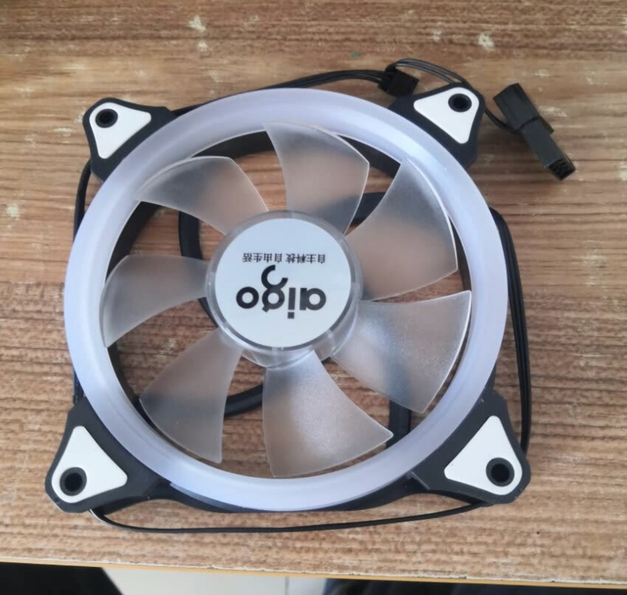 爱国者电脑机箱风扇测评,硅胶防震更降噪