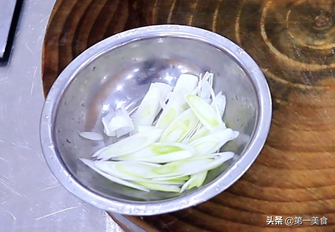 鸡蛋炒洋葱（洋葱炒鸡蛋下锅顺序很重要很多人都不知道）