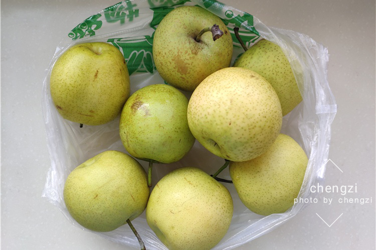 处暑后干燥易咳嗽，买5斤梨自制秋梨膏，放冰箱随吃随取很方便