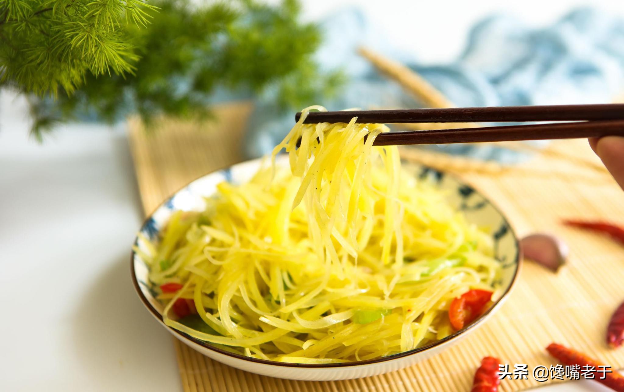 炒土豆丝好不好吃，关键在于加醋的时间！这步做不对，难怪不好吃
