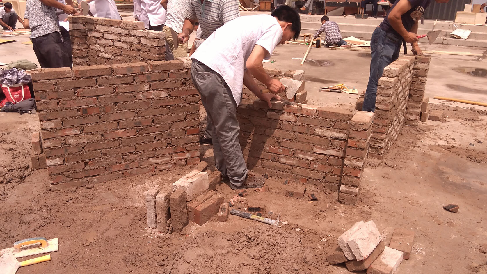 出国劳务签订合同时要注意什么？