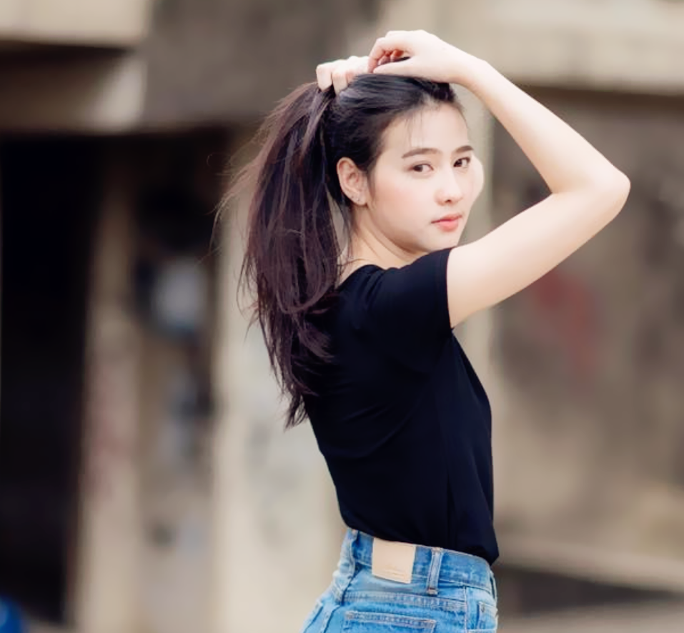 泰国的“甘露”女神 学院风中掺杂着“线条”美 清纯美丽似学生