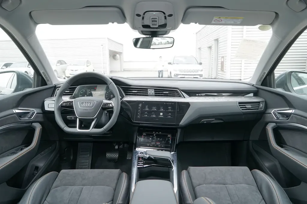 纯电动汽车:奥迪e-tron,纯电续航500公里,还是四驱suv