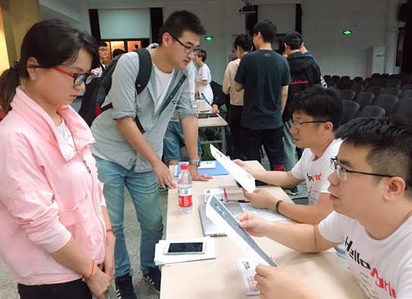 中国邮政秋招开始了，年薪不比其他“铁饭碗”差，专科生也有机会