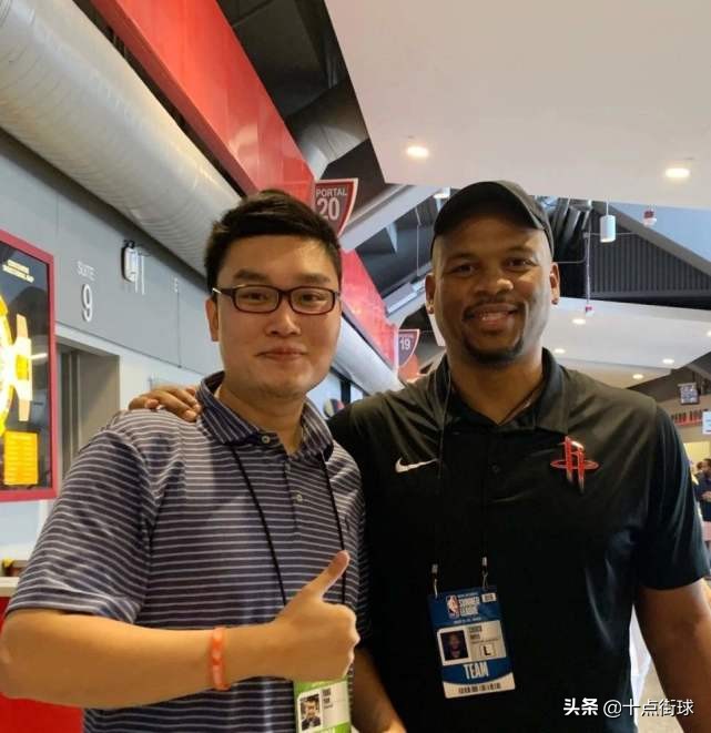 姚明在nba打了几年(姚明8年NBA生涯赚了近一个亿，而曾经的搭档海耶斯，他赚了多少？)