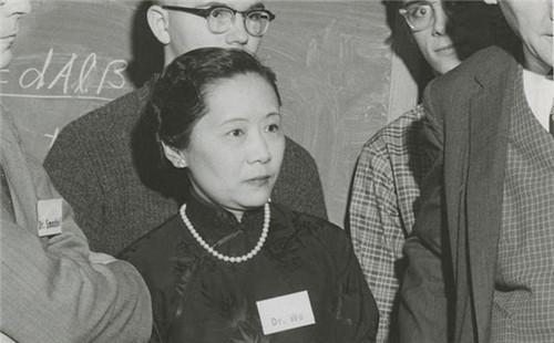 99岁杨振宁与娇妻恩爱如初，杨振宁表白：她是上帝赐给我的礼物