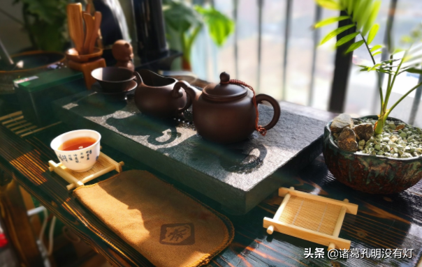 四秩风华敬岁月，举杯共叙酒中情