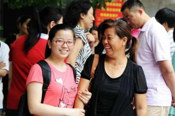 很多农村出身的大学生混得比较差，再怎么努力，也很难实现逆袭？