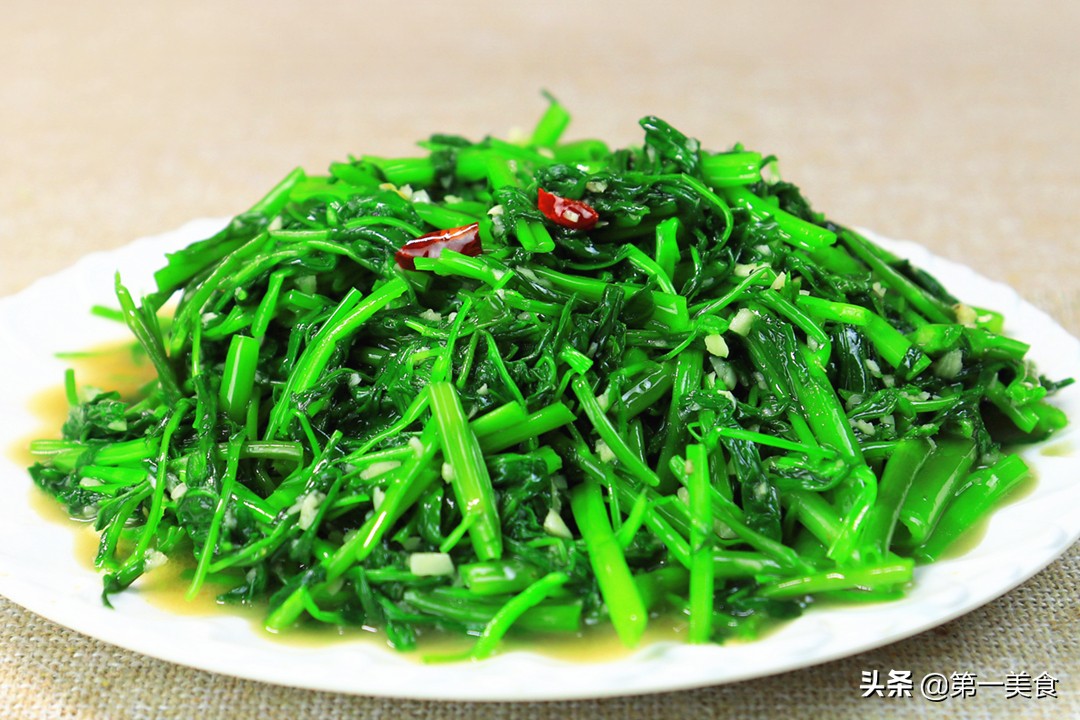 空心菜怎么做好吃（牢记这1招空心菜翠绿又鲜美）