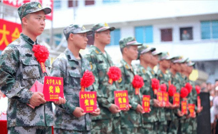 大学生专属福利，2021参军入伍可保送军校，但要符合部队招录要求