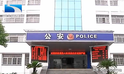 为爱所疯狂！得知前女友要和好兄弟结婚，男子开着卡车撞上了对方。