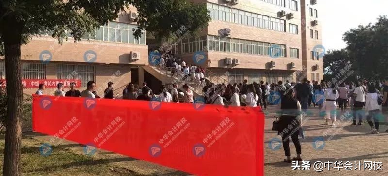 天呐，母题太神了！考题简单到哭！第一批2019中级考生走出考场