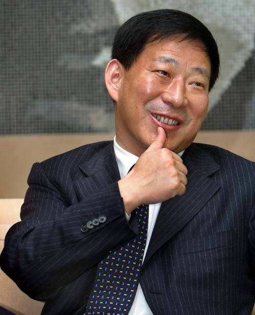 2005年,胡润财富榜找到严介和,想让他参与当年的富豪榜单排名,这个