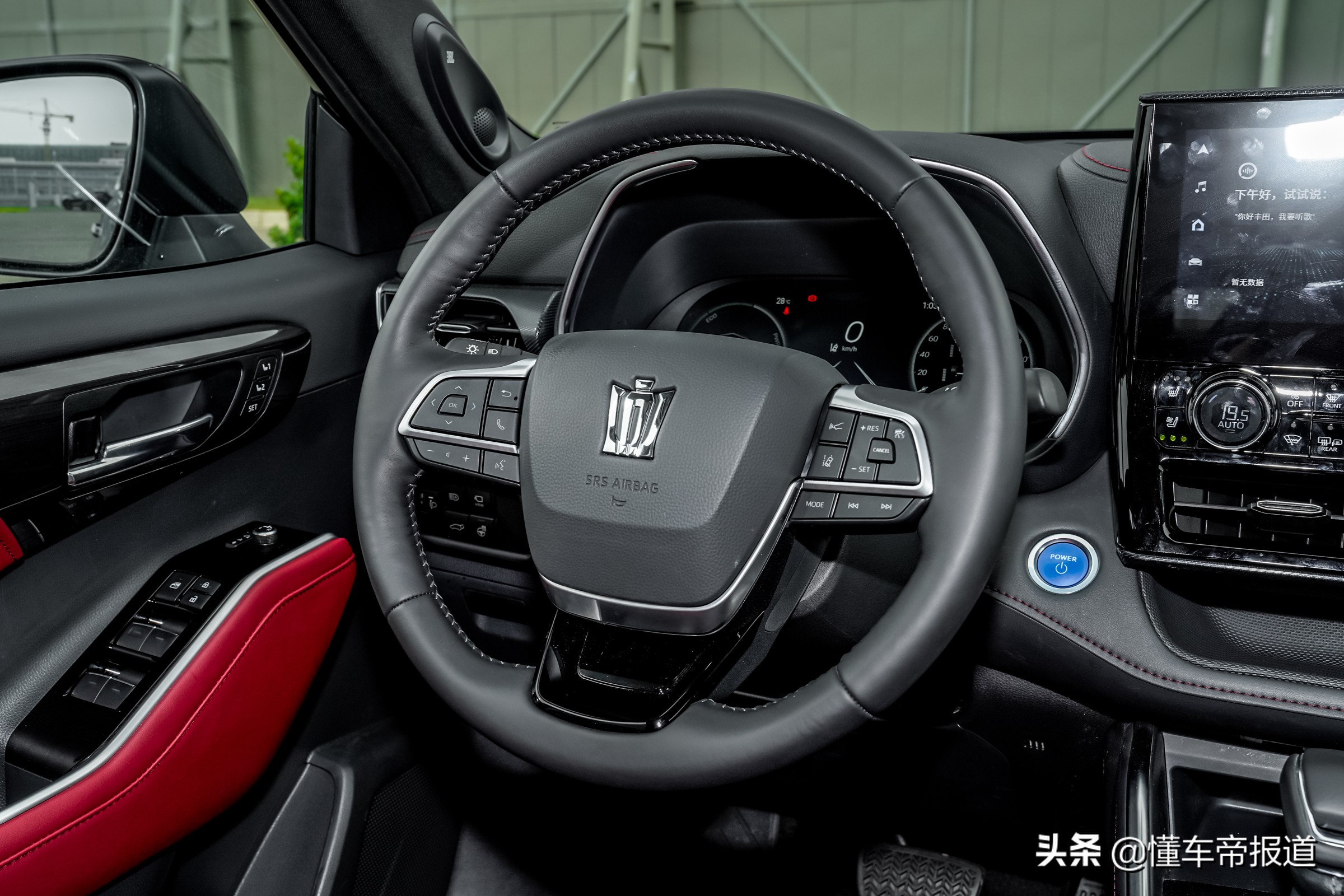 试驾｜同宗同源，却定位更高？一汽丰田皇冠陆放初体验