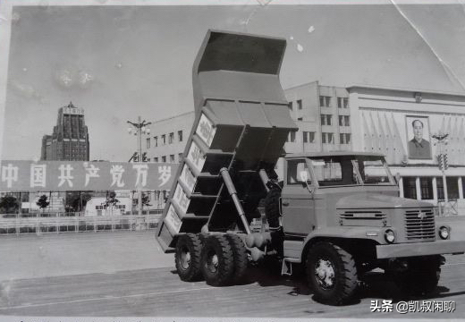 上海重型汽车厂生产的上海交通牌SH161卡车