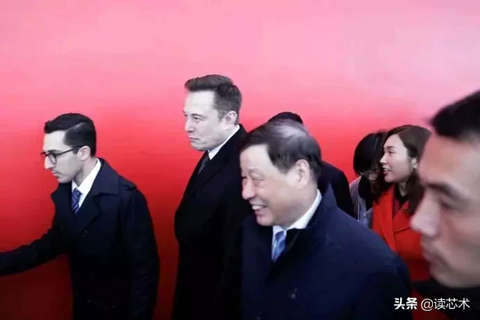 炸了的特斯拉又火了，你修不修！赔不赔！认不认？