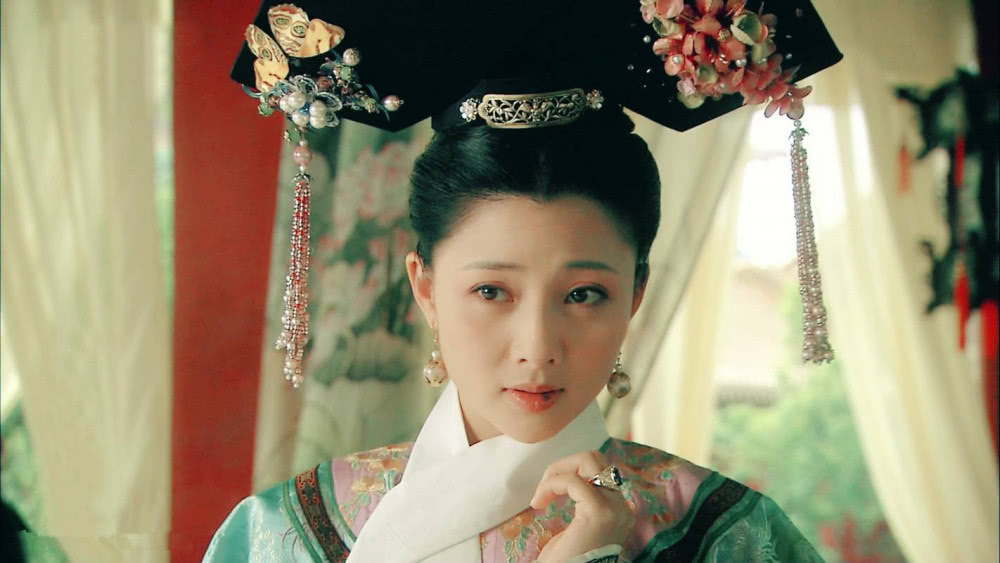 德妃乌雅氏为圣母皇太后,成为了康熙名义上的第四位皇后孝恭仁皇后