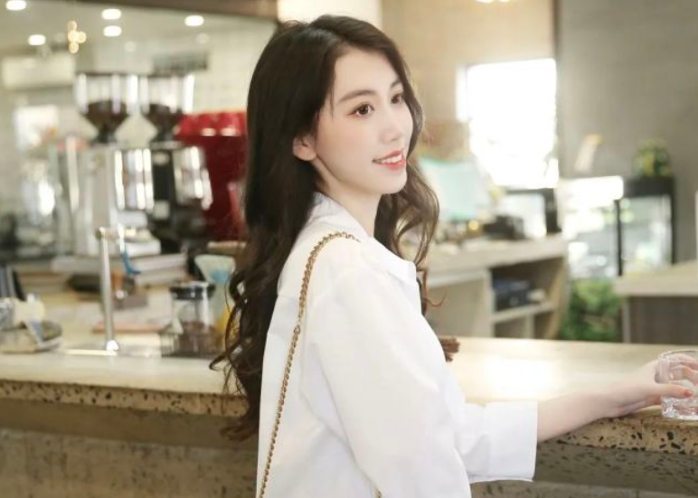 华师大理科女生，获世界小姐中国区冠军，真是集美貌与才华于一身