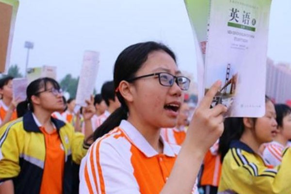 “取消英语”呼声高涨，学科地位受影响？辽宁、上海率先做调整