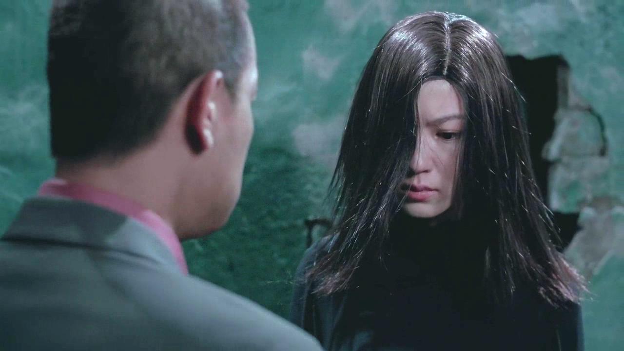 女孩生日遭群友施暴被活埋墙内,陈小春童年阴影《枕边凶灵》