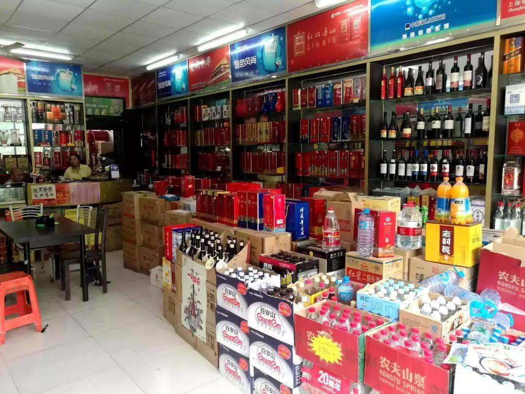 看上去"暴利"的烟酒店,店里很少有顾客,到底是怎么赚钱的?