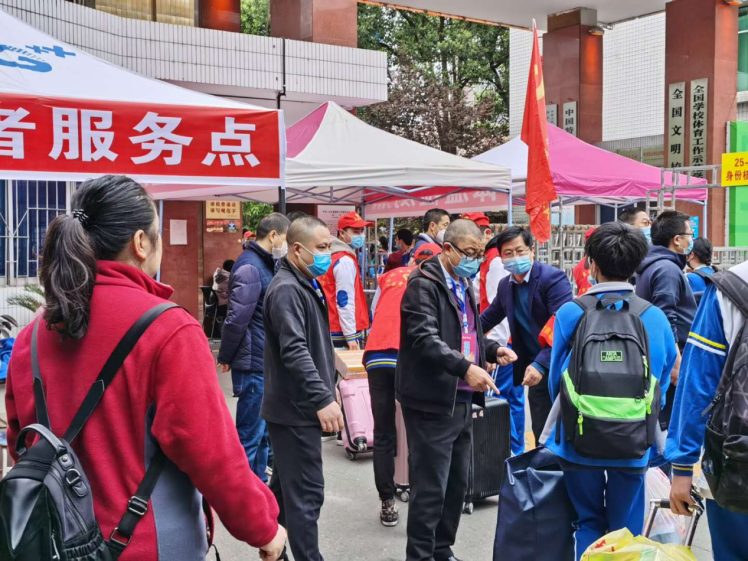 三台台中高三学子入学记