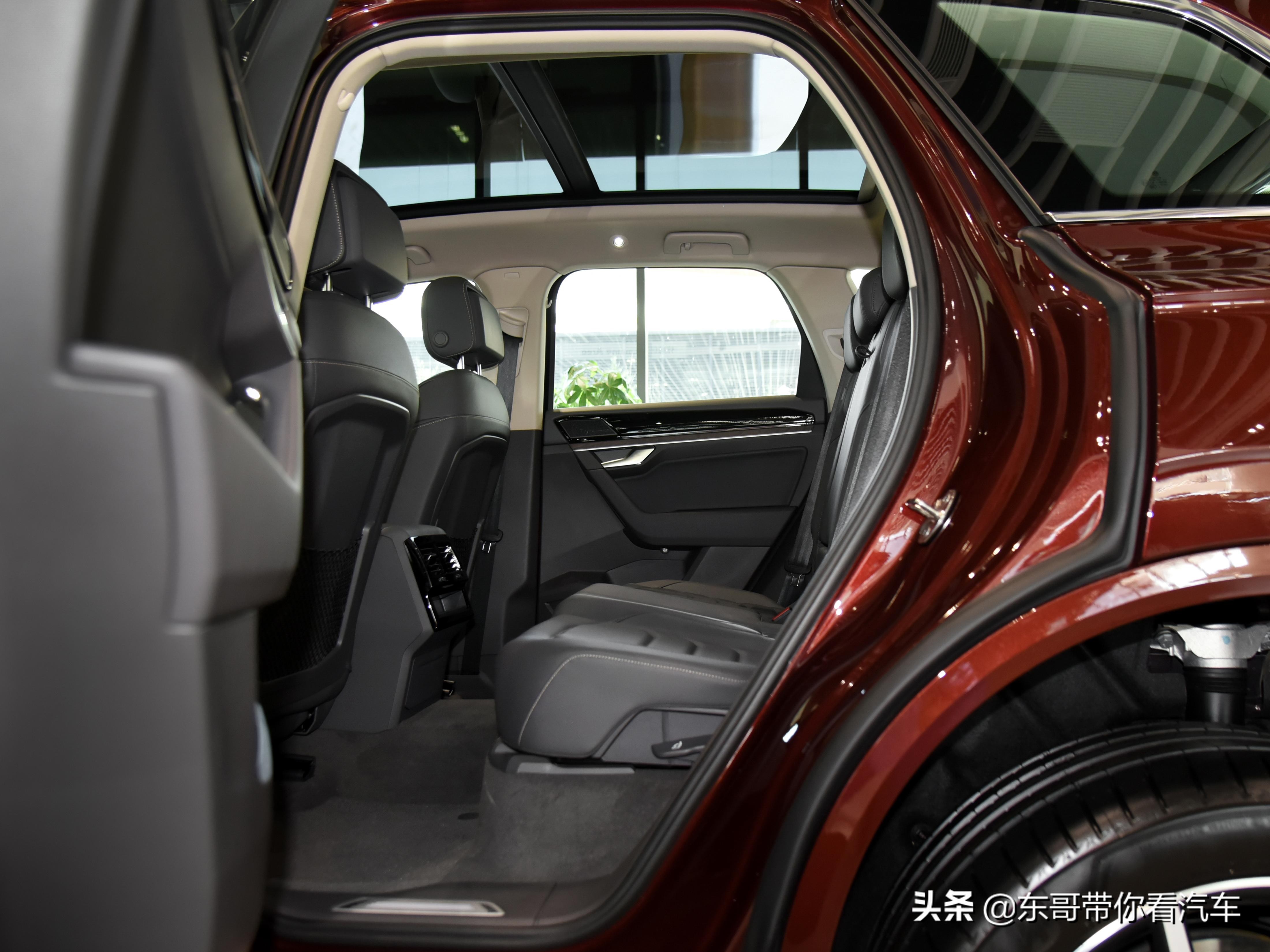 原装进口，V6动力，高性价比品牌旗舰大SUV，实拍大众途锐