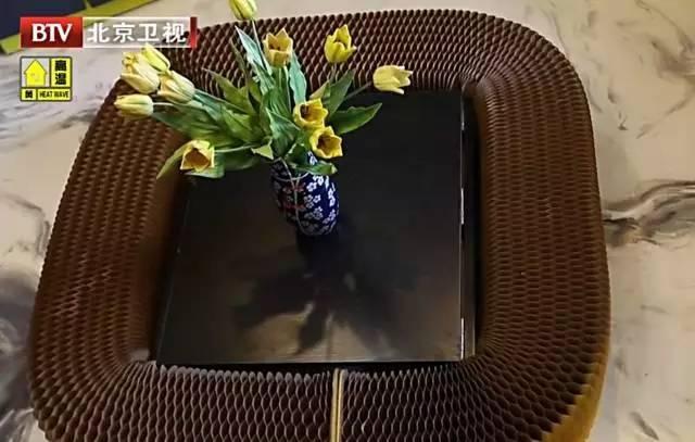 北京一家5口挤17㎡棺材房，70岁姥爷竟睡吊铺，全家只有一张床！