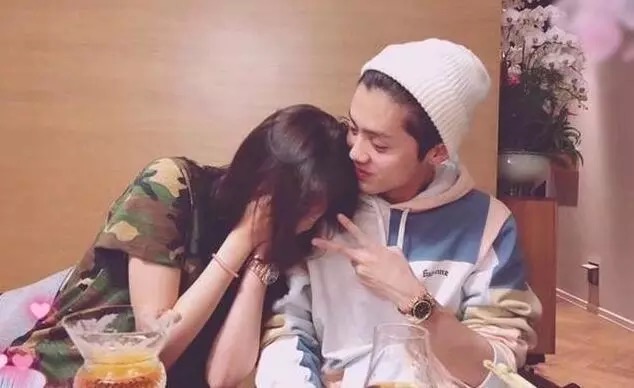 鹿晗关晓彤：爱情是恋人间的含蓄与羞涩，而非随意的热情和亲昵