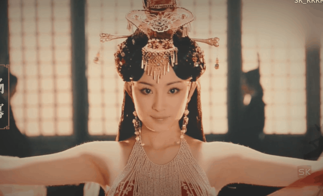 出道31年容颜变迁史:杨幂的脸是"无可挑剔"还是"夸大其词"?