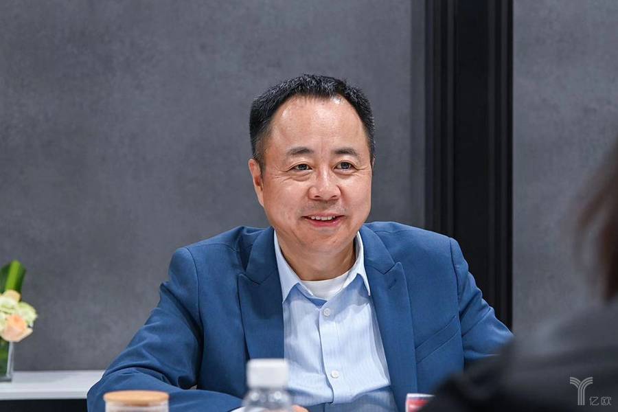 李峰走马上任、K5换代加长，东风悦达起亚能否脱困？