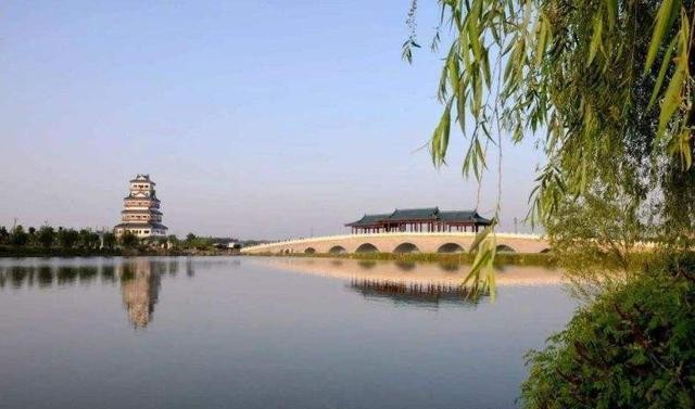 山东省菏泽市拥有4所大学院校，一本三专，牡丹之都加油！