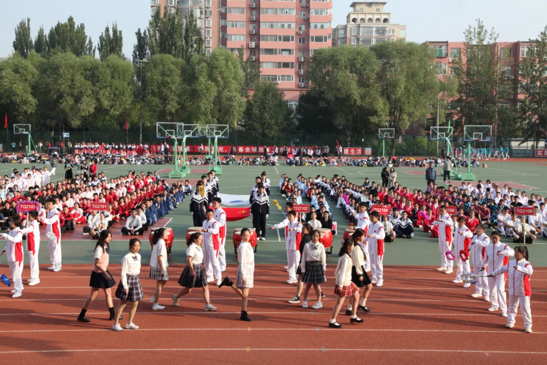 心有山河 且行且歌——太原市外国语学校教育集团秋季田径运动会开幕