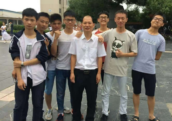 像妈妈一样的班主任：记永州市优秀班主任称号获得者欧阳才学