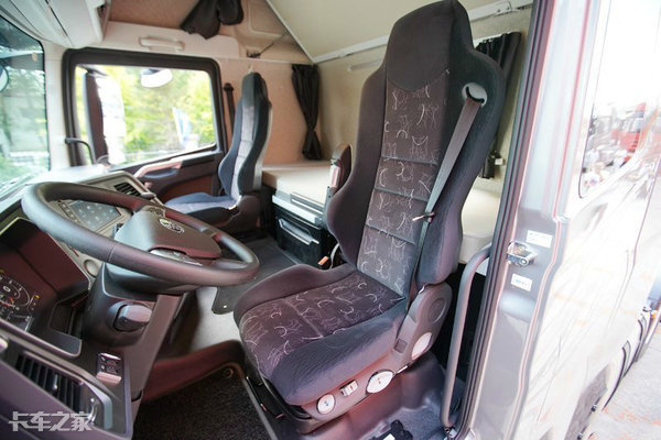 j7牵引车内饰图片(近距离感受解放j7春晚定制版) - 赤虎壹号