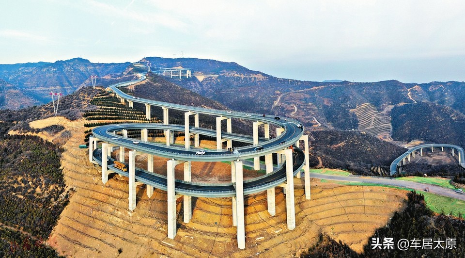 太原天龙山网红桥每天万人到此一游