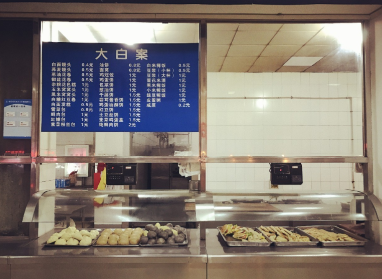 大学生食堂火了，物美价廉令人心生向往，网友：后悔没好好读书