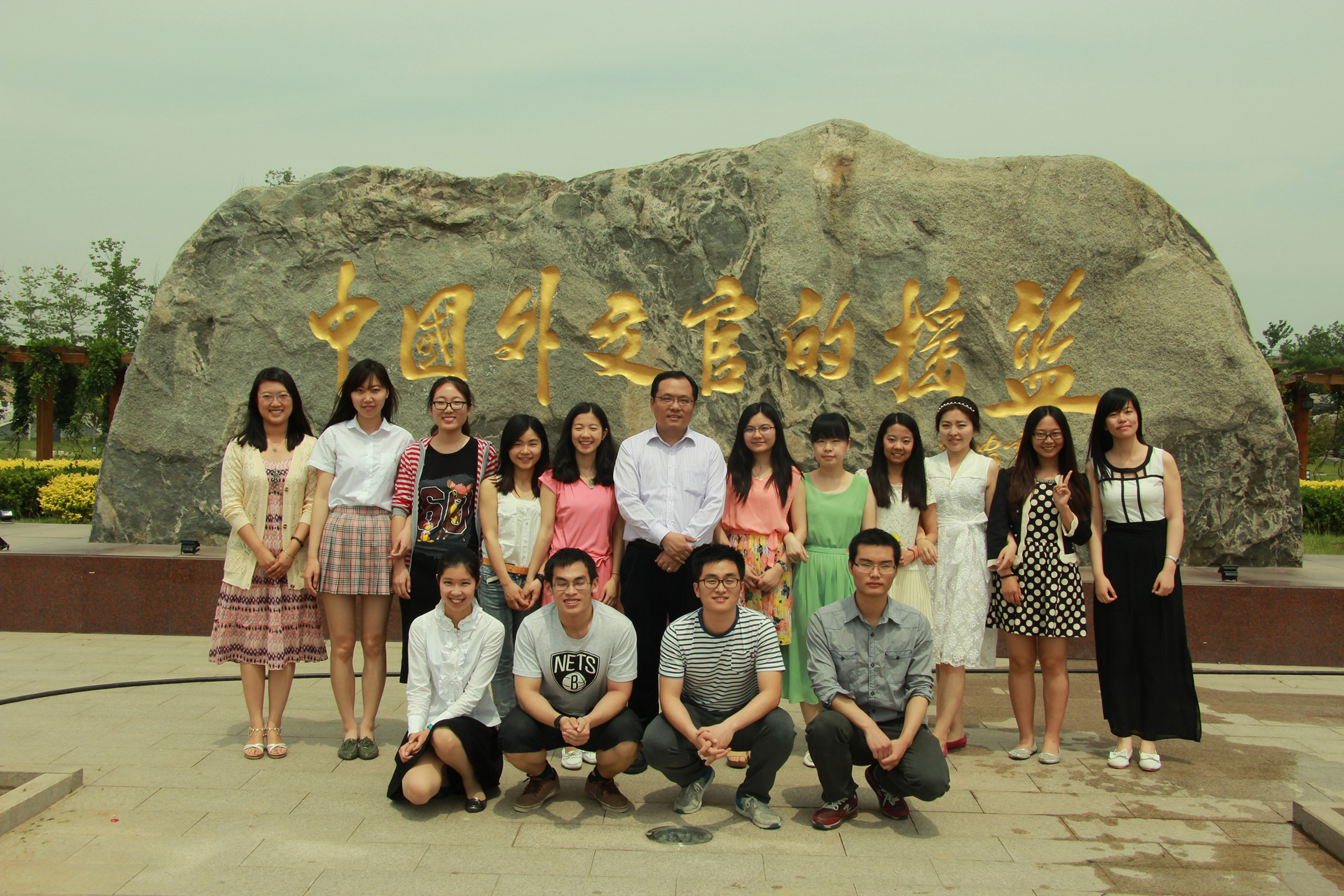 中国高校毕业生薪酬排行榜：清华屈居第三！3所华五跌出前10