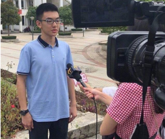 高考满分作文“神仙卷面”老师盛赞，网友却疑惑：这么写时间够？