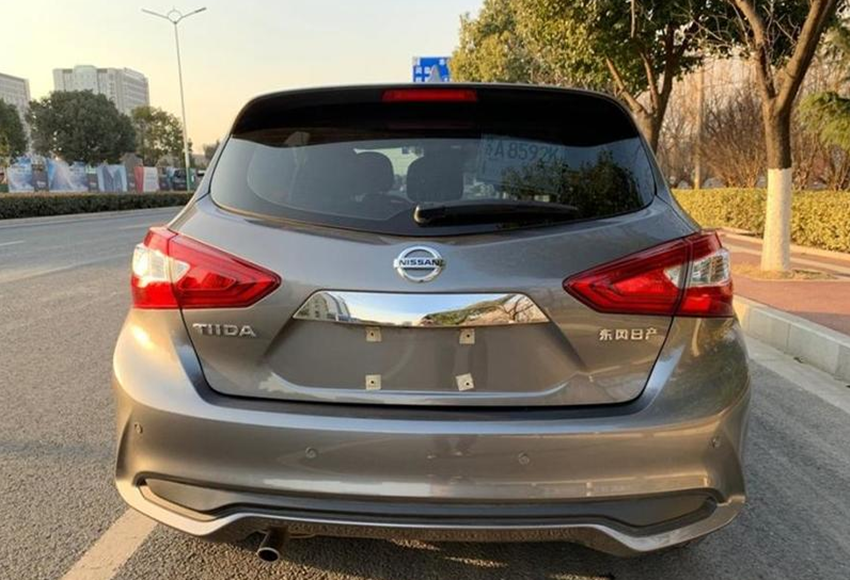 省油经济合资两厢车！落地不足10万，油耗5.3L，关键还舒适
