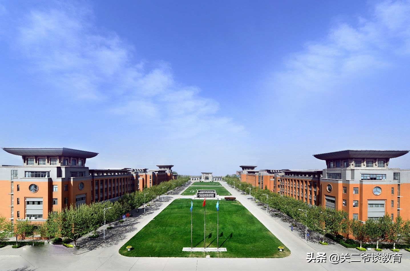 骚扰女学生事件：老师身份不简单，不仅是色狼，曾经还是三好学生