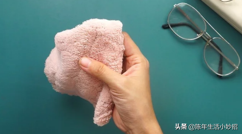 眼镜上有划痕该如何修复呢？