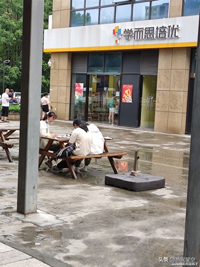 没了补习班，学生们就不卷了吗？