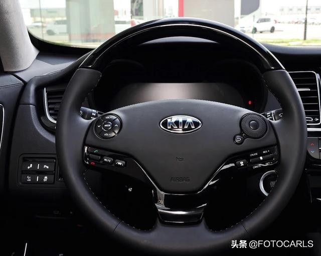 售价70万勇气过人，起亚K9 3.8L V6实拍，玩高配置却吃力不讨好