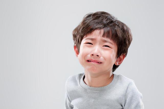 “男孩子，不可以哭！”别让有毒的“男子气概”，继续毁掉下一代