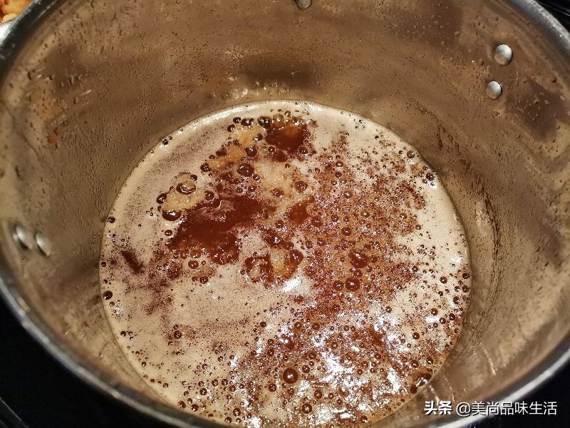 炸过食物的油变黑有异味怎么办？只需一物，就可以让油瞬间变清