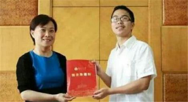 这篇难倒阅卷老师的高考作文，全篇755字却拿了满分，怎么回事？