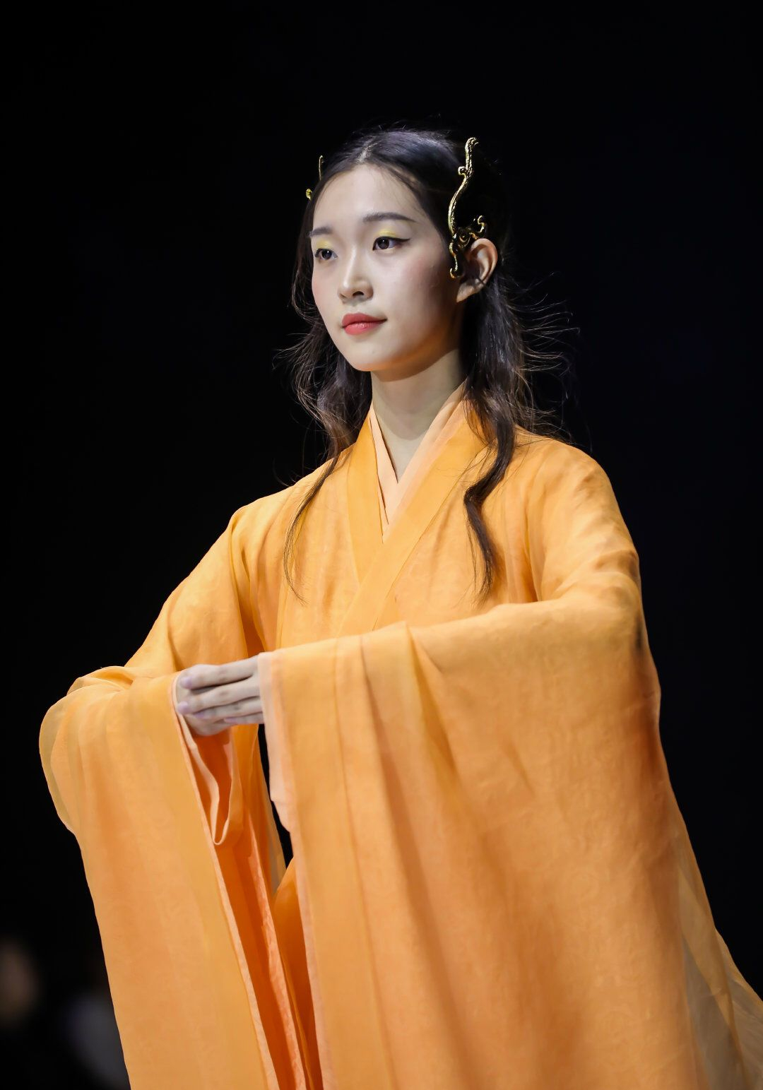 中国汉服走上国际时装周，想做汉服代理还不来看看